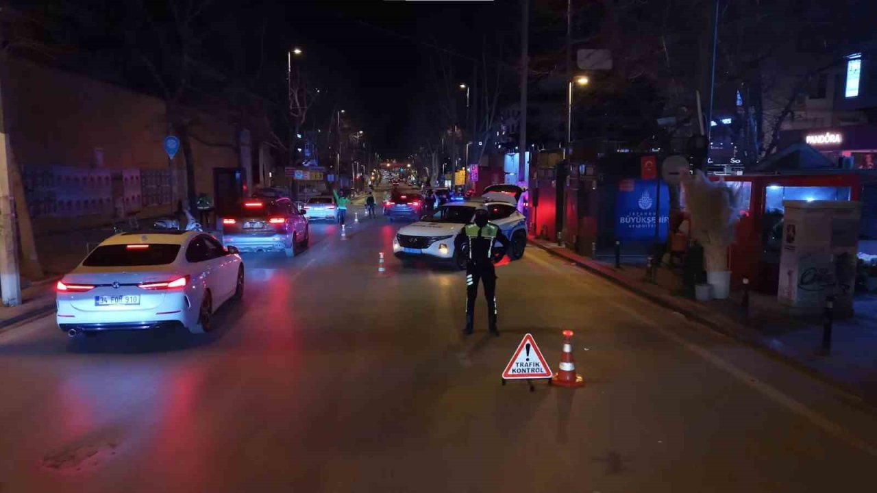 Kadıköy’de gece denetimleri: 1.2 milyon TL ceza, 159 araç trafikten men