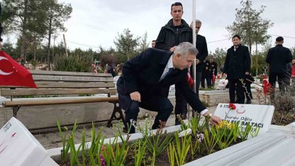 Kahramanmaraş’ta protokolden bayram öncesi şehitlik ziyareti