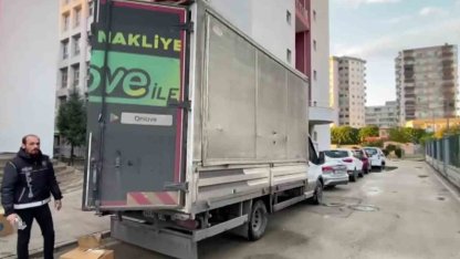 Kamyonetten 4 milyon 500 bin kaçak makaron çıktı