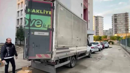 Kamyonetten 4 milyon 500 bin kaçak makaron çıktı