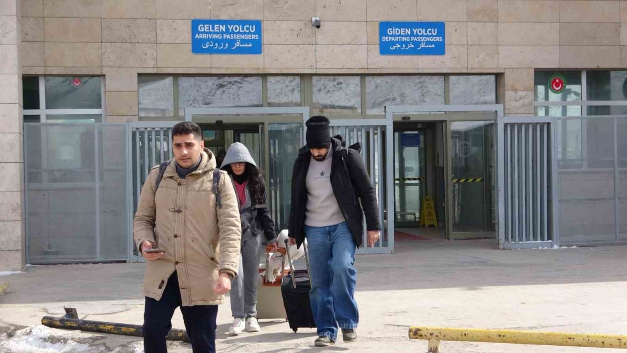 Kapıköy Gümrük Kapısı’nda geçişler kontrollü sürüyor