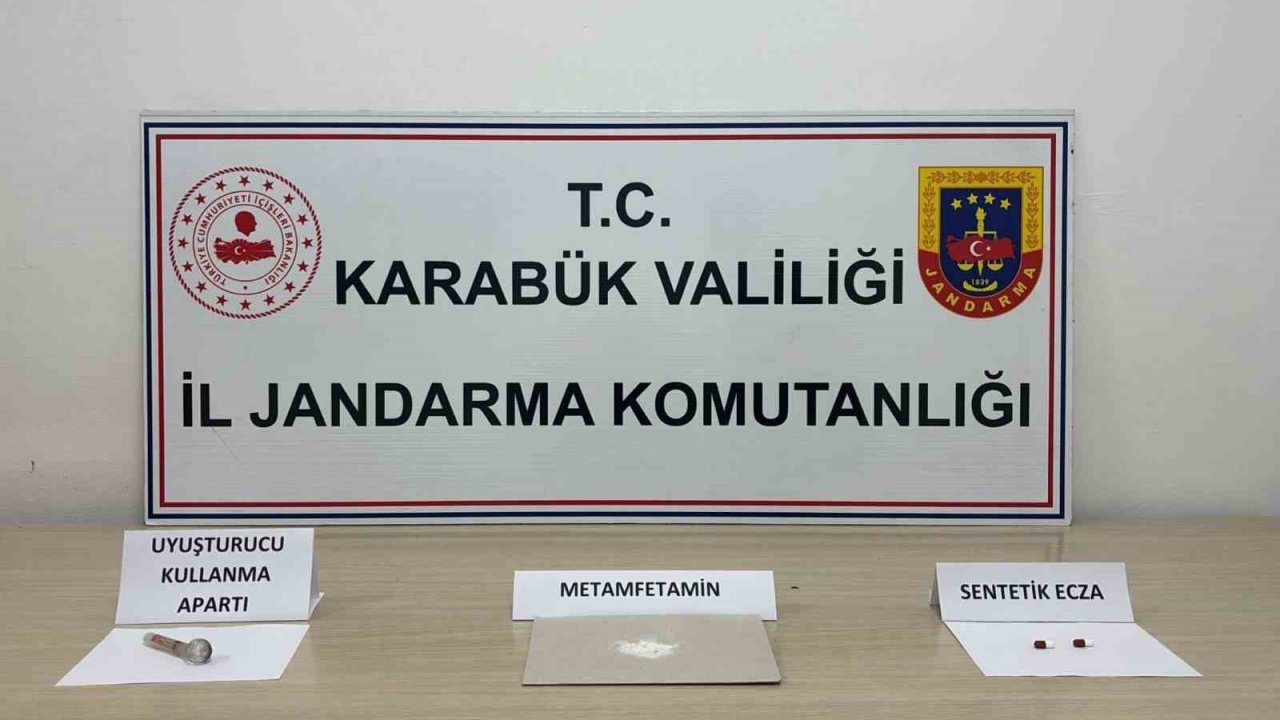 Karabük’te jandarmadan kaçakçılık ve uyuşturucu operasyonu: Silah, uyuşturucu ve kaçak telefon ele geçirildi