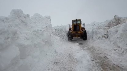 Karlıova’da karla mücadele sürüyor