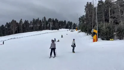 Kars’ta kayak merkezinde bayram yoğunluğu