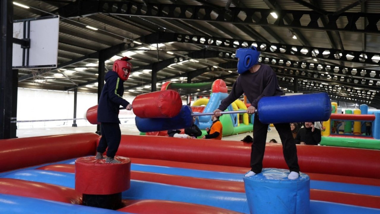 Kartepe’de çocuklar bayram etkinlikleriyle doyasıya eğlendi