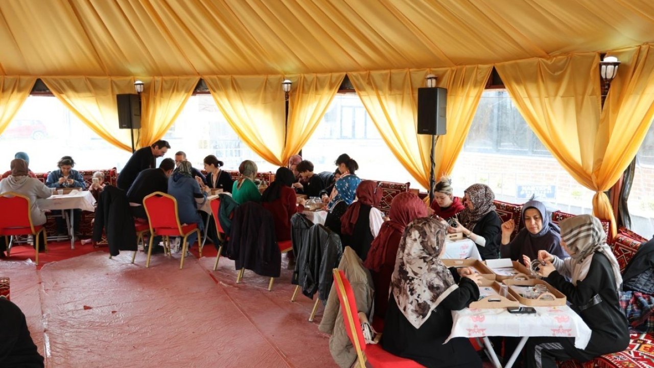 Kartepe’de ramazan akşamları otağ çadırında sanatla renkleniyor