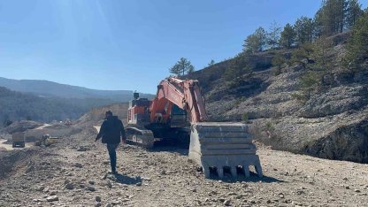 Kastamonu’da iş makinesinin 700 litre yakıtı ve elektronik parçalarını çaldılar