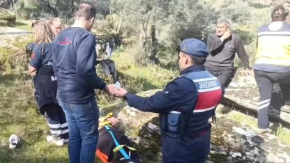 Kayalıktan düşen kadın ekiplerin çalışması ile kurtarıldı