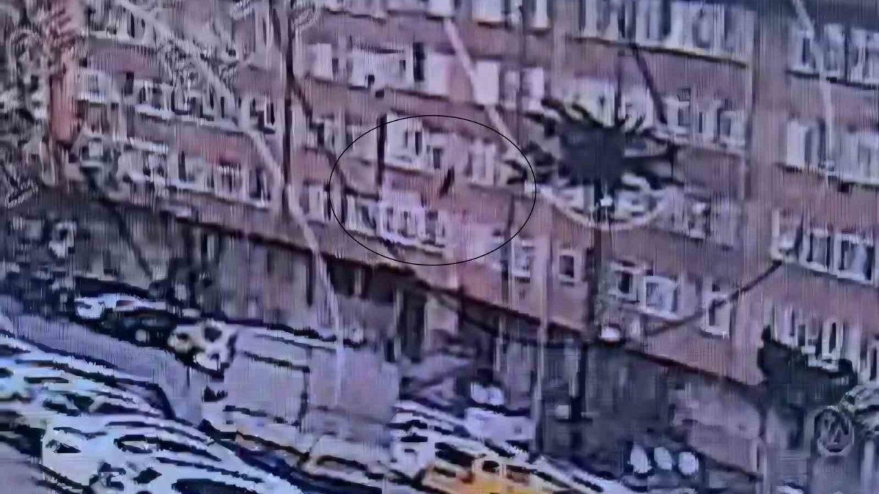 Kayseri’de 5. kattan atlayan bir kişi hayatını kaybetti: O anlar kamerada