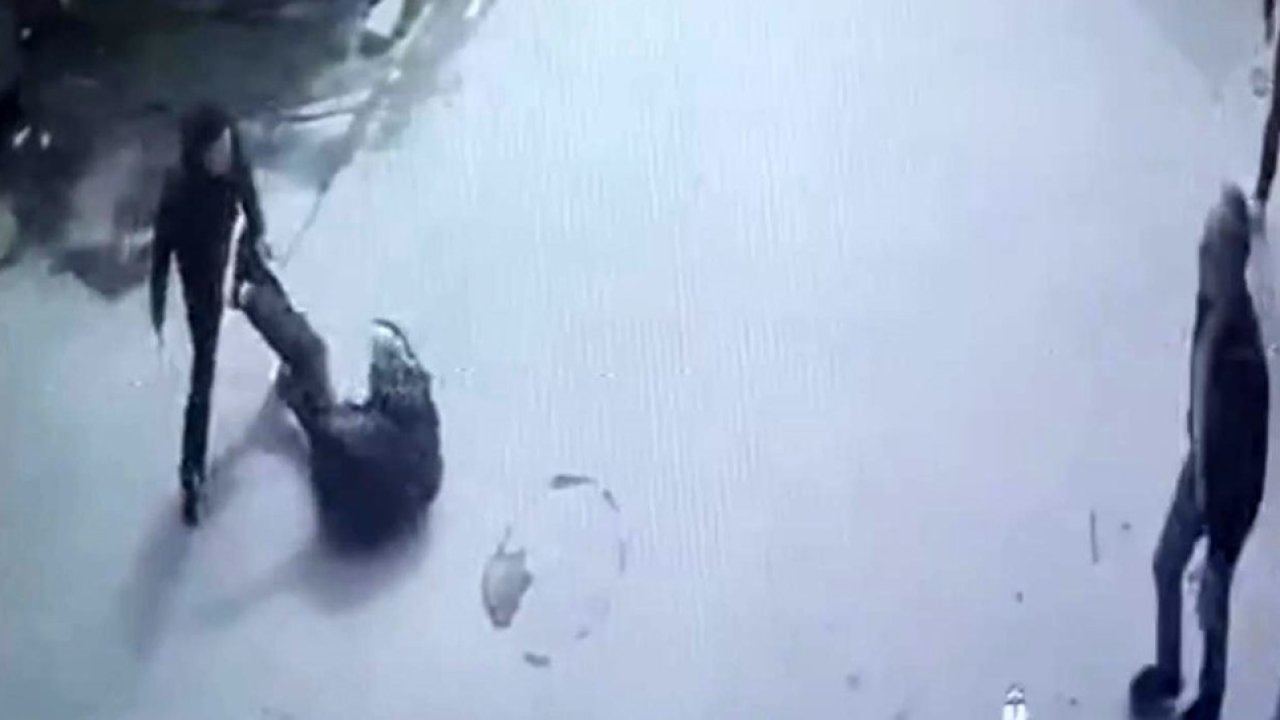 Kaza sonrası bıçaklı kavga kamerada