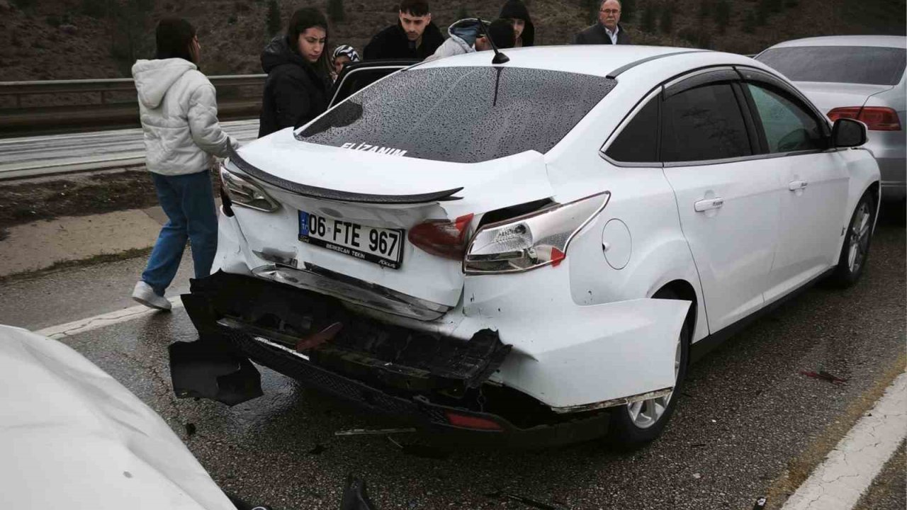 Kırıkkale’de zincirleme kaza: 3 yaralı