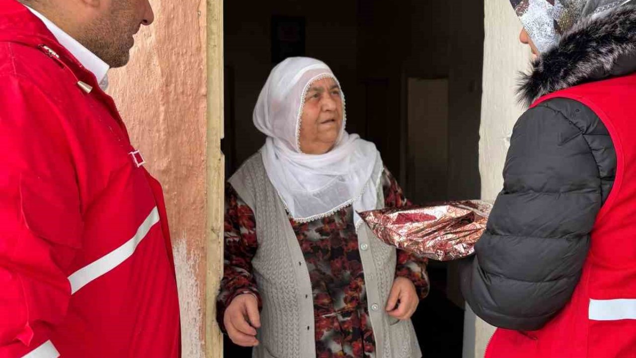 Kızılay Muradiye Şubesi’nden 8 Mart ziyareti