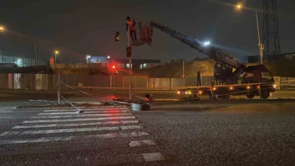 Kocaeli’de işçi servisi ile otomobil çarpıştı: 11 yaralı