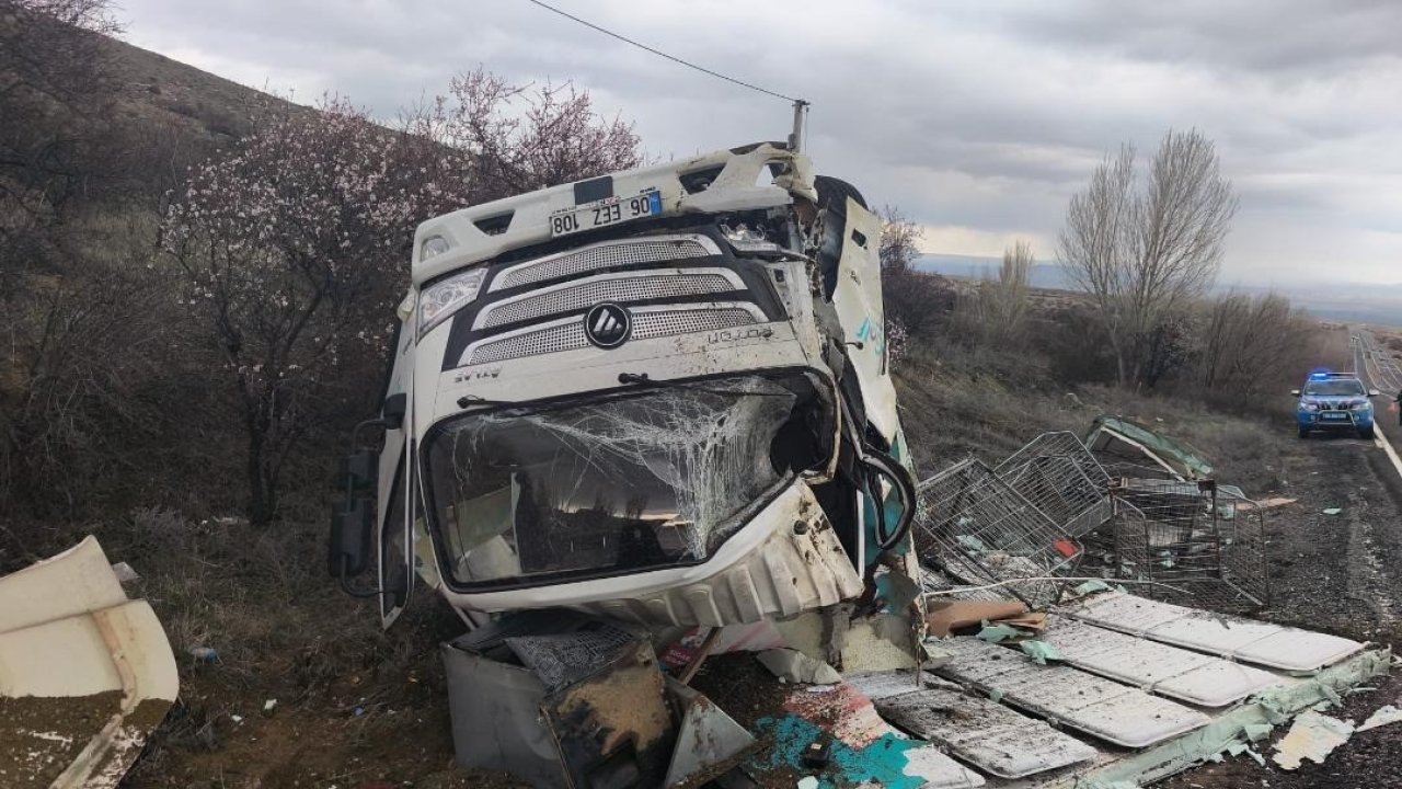 Kontrolden çıkan kamyonet devrildi: 1 yaralı