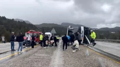 Konya’da yolcu otobüsü devrildi