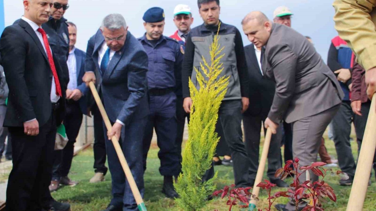 Köşk’te fidanlar toprakla buluştu