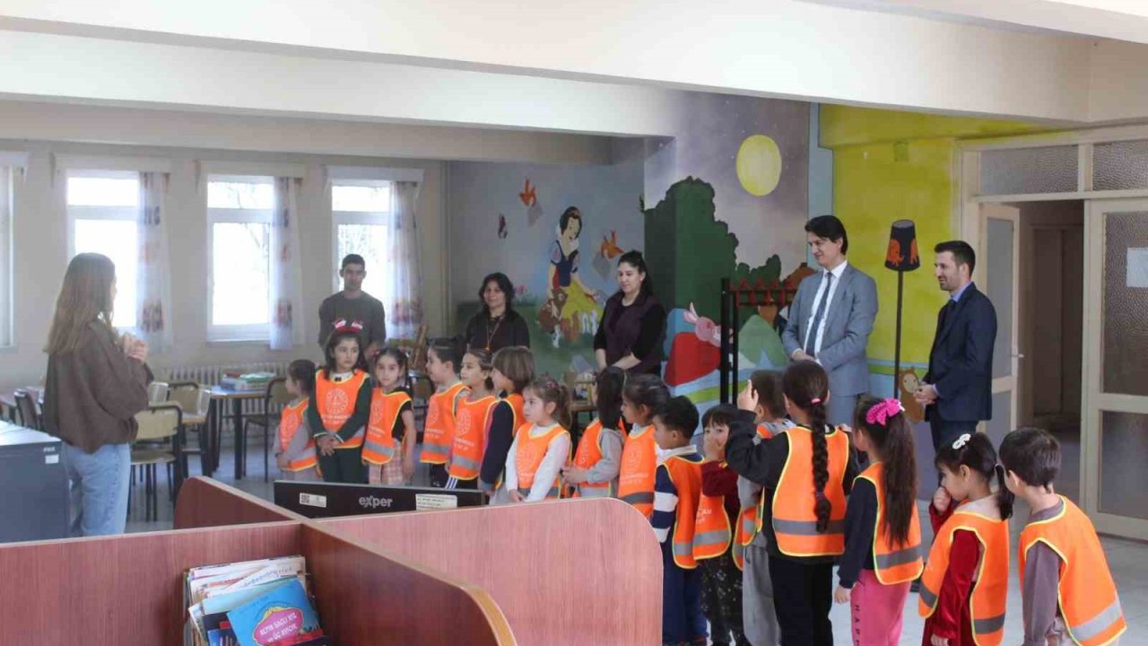 Köyceğiz’de minik kalpler kütüphane ile buluştu