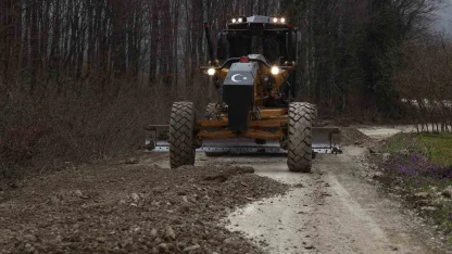 Köylerde yol bakım çalışmaları tamamlanıyor