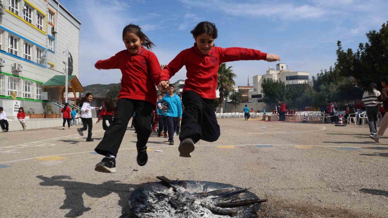 Kozan’da öğrenciler Nevruz’u coşkuyla kutladı