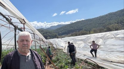 Kumluca’da hortum seraları vurdu, 10 dönüm alan zarar gördü