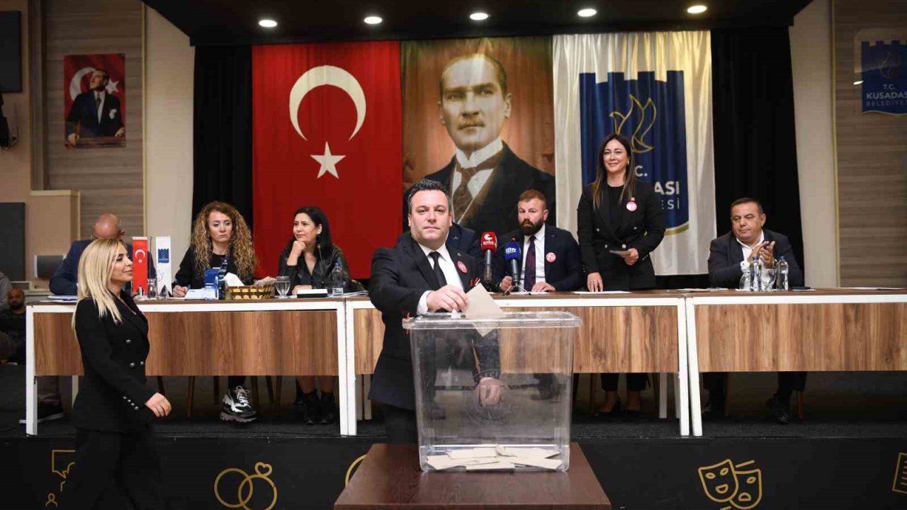 Kuşadası Belediye Başkanı Günel’in yerine Demirtaş getirildi