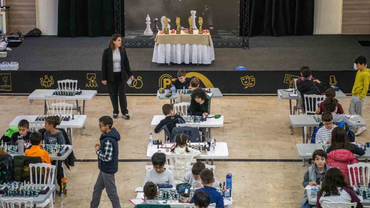 Kuşadası’nda satranç turnuvası heyecanı