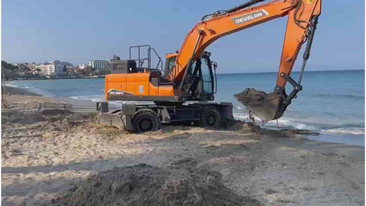 Kuşadası’nın dünyaca ünlü plajları turizm sezonuna hazırlanıyor