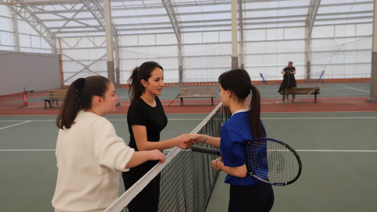 Kütahya’da ’Okullar Arası Gençler Tenis Müsabakaları’ tamamlandı