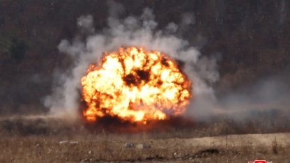 Kuzey Kore’de tank birliklerinin katılımıyla taktik saldırı tatbikatı