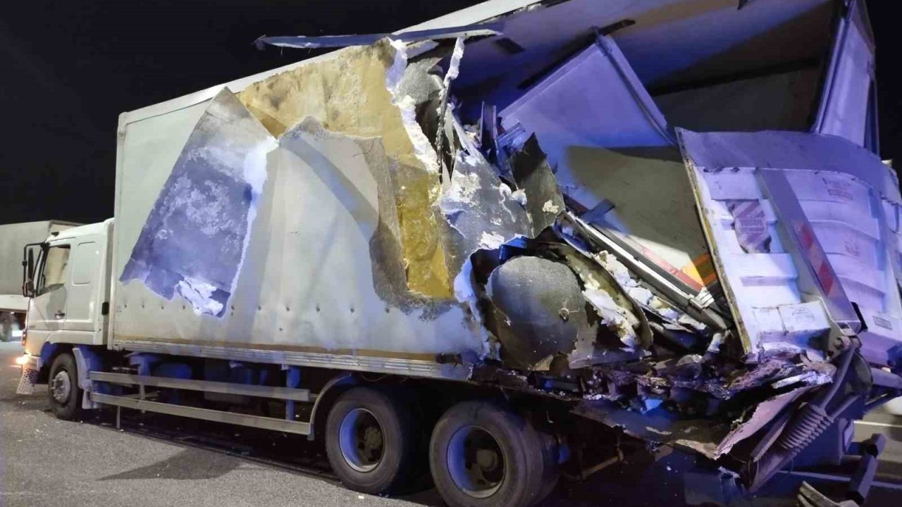 Kuzey Marmara Otoyolu’nda yolcu otobüsü tıra çarptı: 10 yaralı