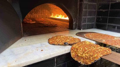 Lahmacun ustası "Maçı kazanırsak bin lahmacun dağıtacağım" dedi, sözünü tuttu