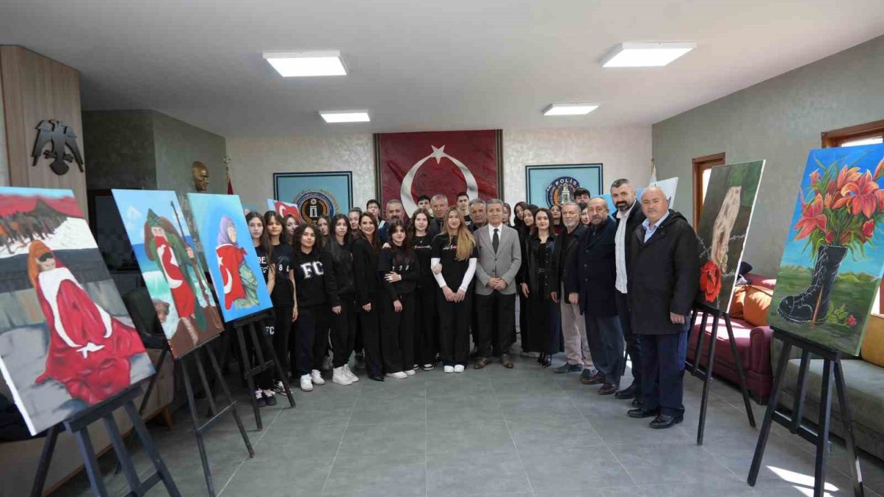 Lise öğrencilerinden Şehitler Günü’ne özel resim sergisi