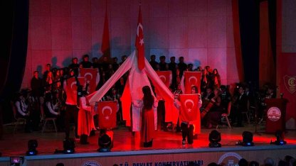 Liselilerden "Korkma, Gençliğin Ruhu Burada" gösterisi