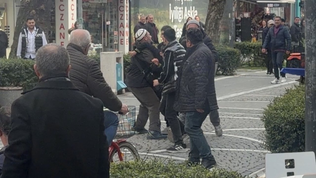 Lüleburgaz’da çocuklar kavga etti, vatandaş güçlükle ayırdı