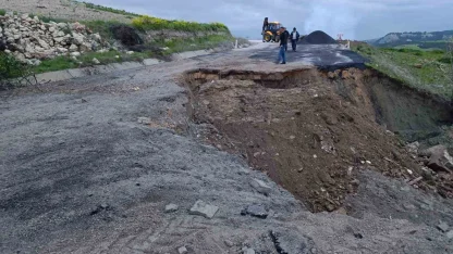 Manisa’da çöken Kula-Selendi karayolu ulaşıma kapatıldı