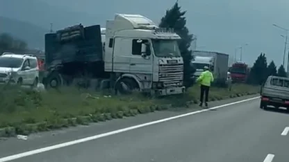 Manisa’da tır ile kamyon çarpıştı: 2 sürücü yaralandı