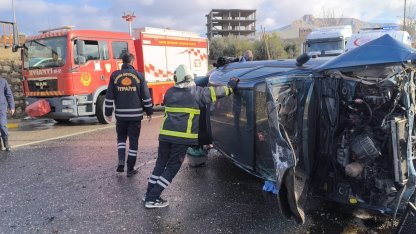 Mardin’de refüje çarpan otomobilin sürücüsü yaralandı