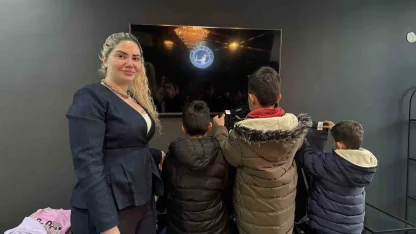 Mardinli hayırsever iş adamlarından ihtiyaç sahibi çocuklara bayramlık hediye