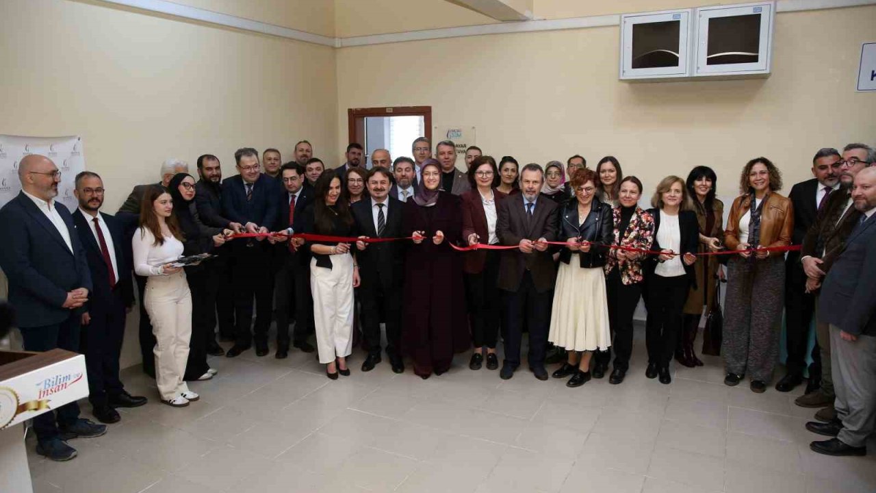 MCBÜSEM’de yeni bilgisayar laboratuvarı hizmete açıldı