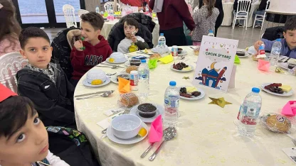 Merih Demiral’dan ilkokul öğretmenine jest