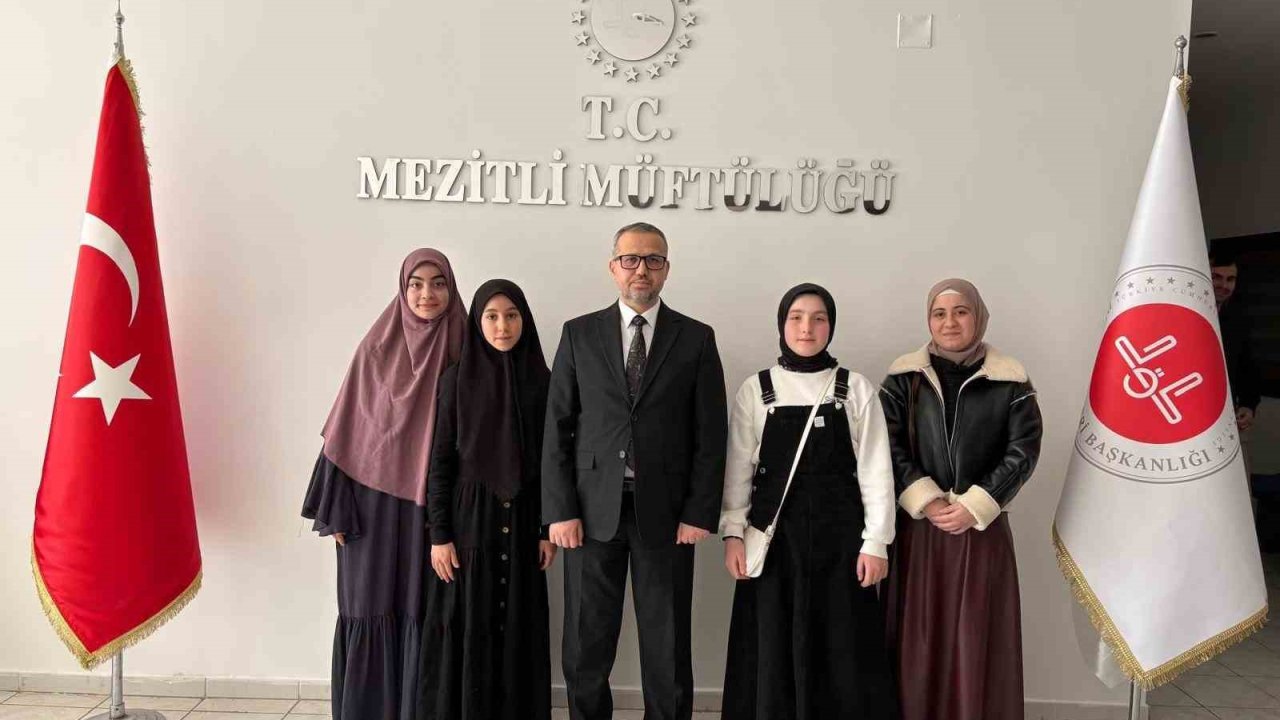 Mersin’de 6 ayda hafız olan 4 öğrenci altınla ödüllendirildi