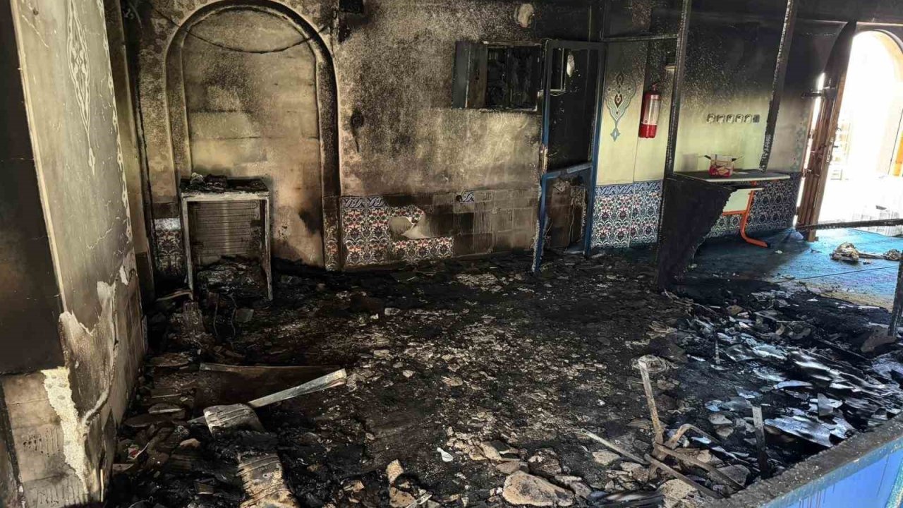 Mersin’de camide çıkan yangın hasara yol açtı