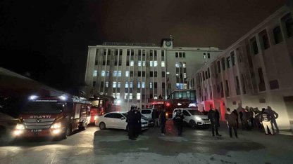 Mersin’de emniyetin ek binasında çıkan yangın büyümeden söndürüldü