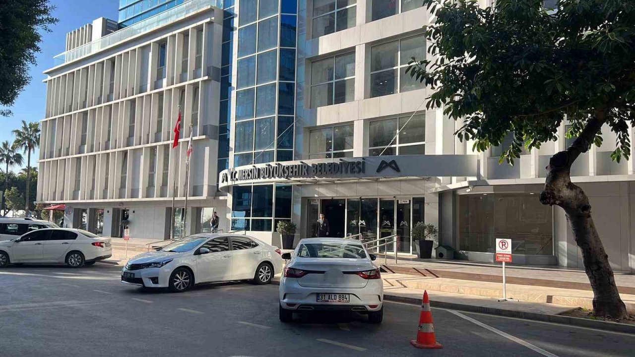 Mersin’deki ihale yolsuzluğu operasyonunda gözaltına alınanların sorgusu sürüyor