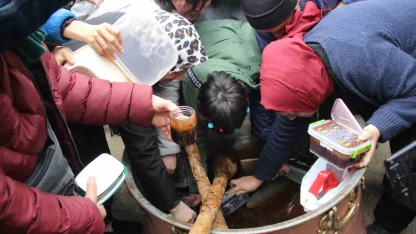 Mesir Macunundan alabilmek için kazanın içine girdiler