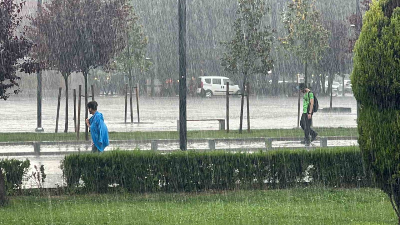 Meteorolojiden kuvvetli yağış uyarısı