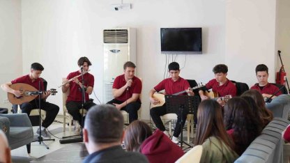 Muğla’da liseli gençlerden huzurevi sakinlerine müzik ziyafeti