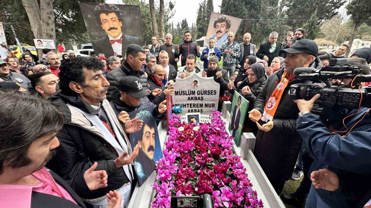 "Müslüm Baba" unutulmadı: Sevenleri ölümünün 13’üncü yılında mezarı başında buluştu