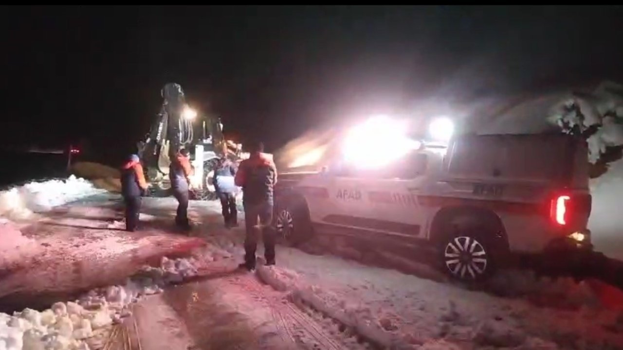 Muş’ta fırtınada mahsur kalan AFAD ekipleri kurtarıldı