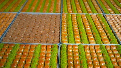 Muş’ta tatlıcıların yoğun bayram mesaisi